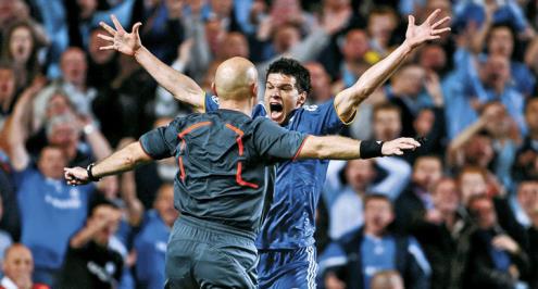 حكم مباراة تشيلسي وبرشلونة 2009: اضطررت لتغيير الفندق بسبب تهديدات القتل